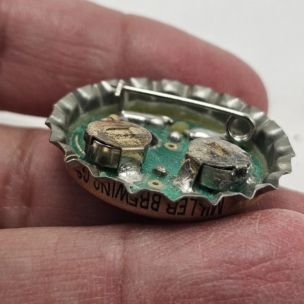 Lit Bottle Cap Hat Lapel Pin Miller MGD Genuine Draft Vintage Premium 90s Button